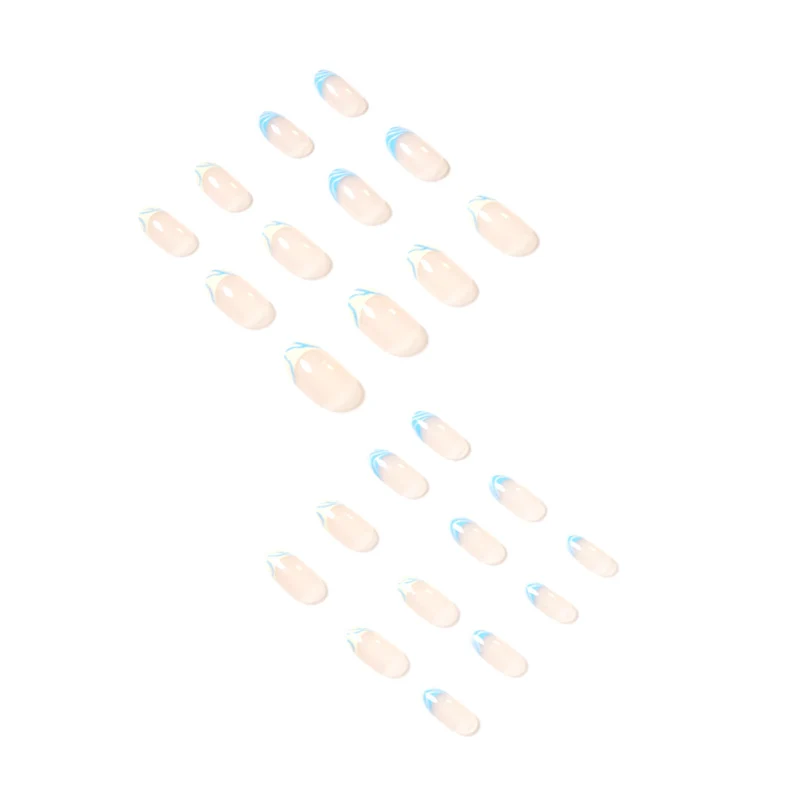 Kreative Nagelkunst mit Farbverlauf und geometrischen Akzenten Karnz