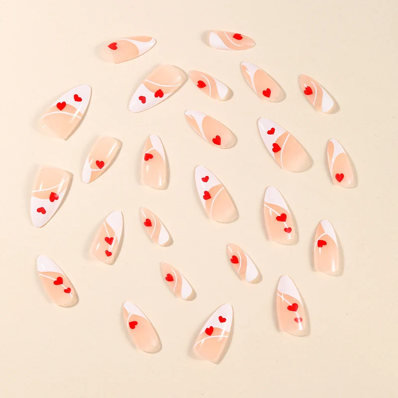 Herz-verzierte Stiletto-Nagelkunst Karnz