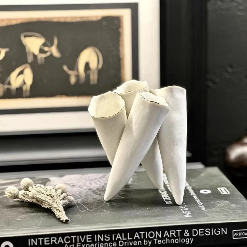 Dekorative Moderne Skulptierte Vase