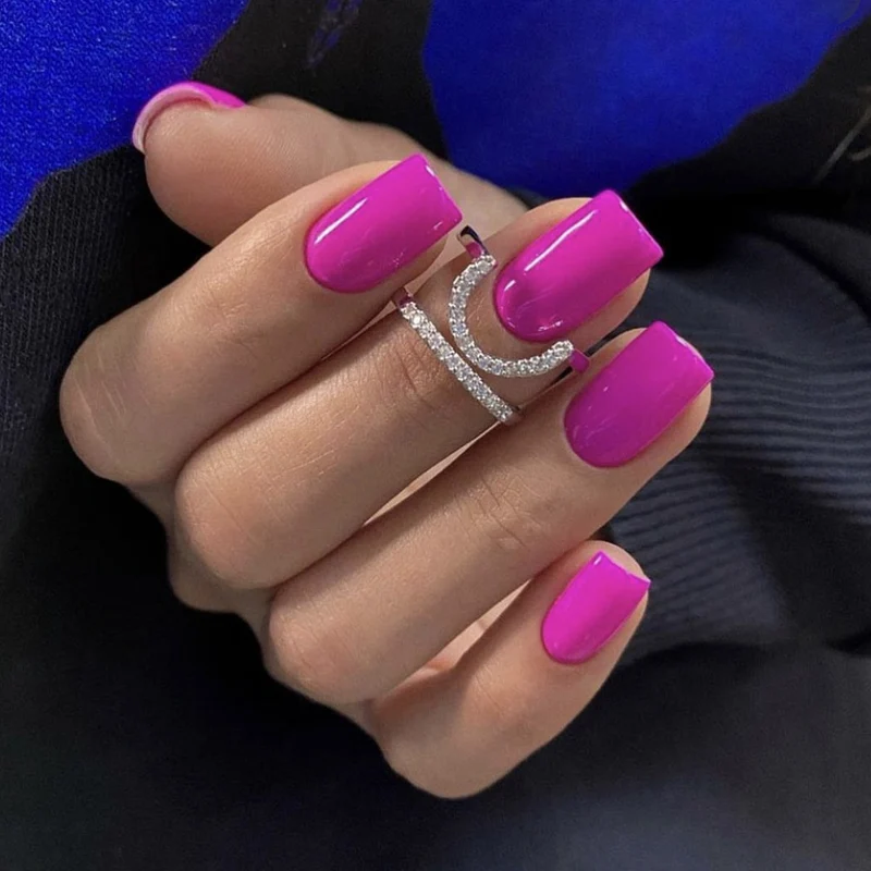 Glänzende Gel-Nagelkunstverlängerungen Karnz