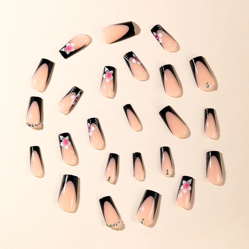 Glamouröse Blumenakzent Stiletto Nagelkunst Verlängerungen Karnz