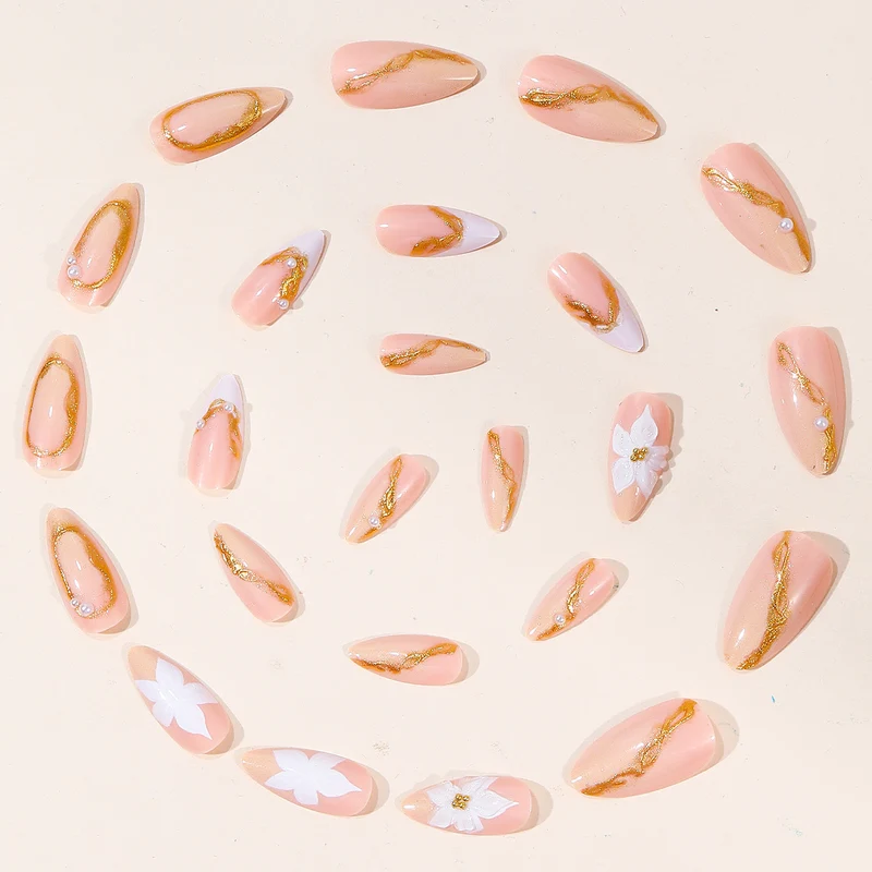 Floral Pearl Akzent Nagelkunst Karnz