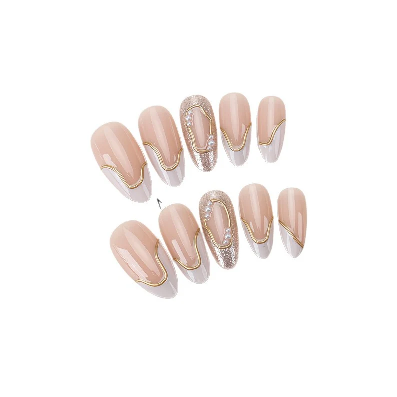Elegante Gold-Accent Press-On Nagelkunst Karnz