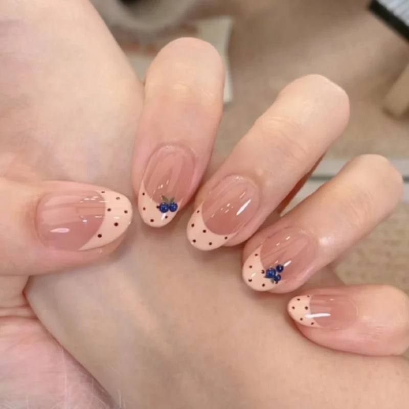 Dekoratives Press-On-Nagelset mit Stern- und Schleifenmotiven Karnz