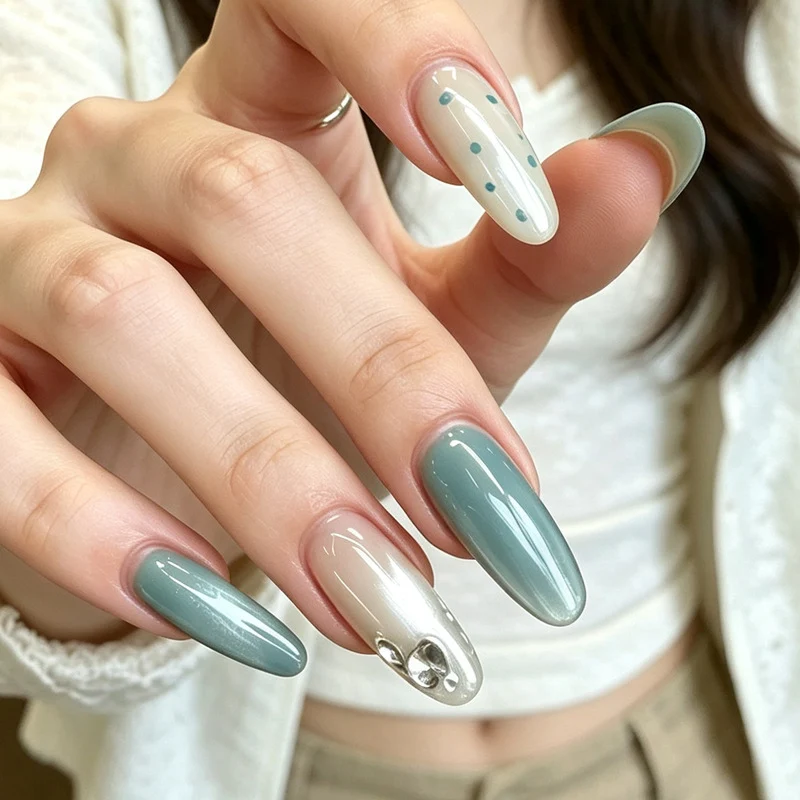 Dekorativer Press-On-Nagelset mit Kristallakzenten Karnz