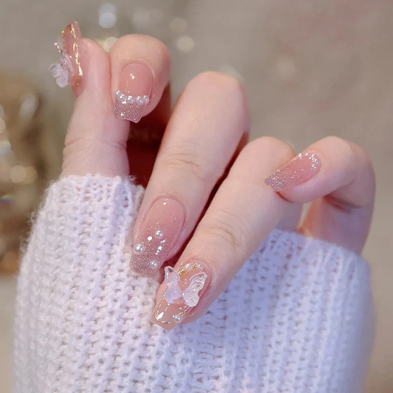 Dekorative Press-On Nagelkunst mit eleganten schwarzen Spitzen Karnz