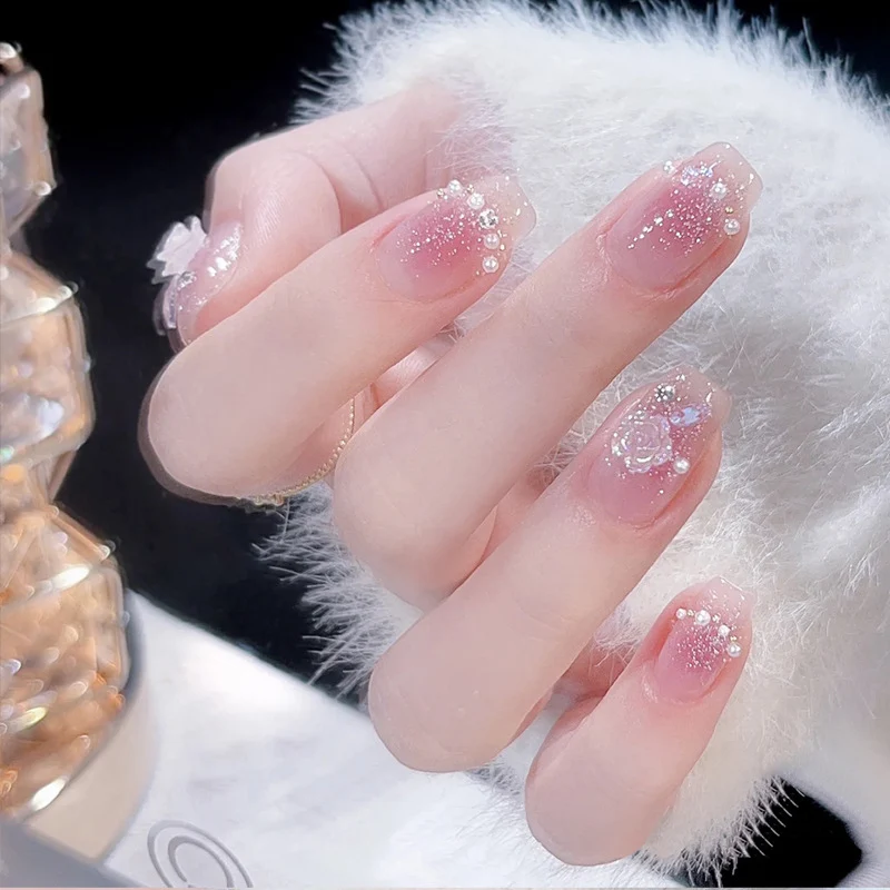 Dekorative Press-On Nagelkunst mit eleganten schwarzen Spitzen Karnz