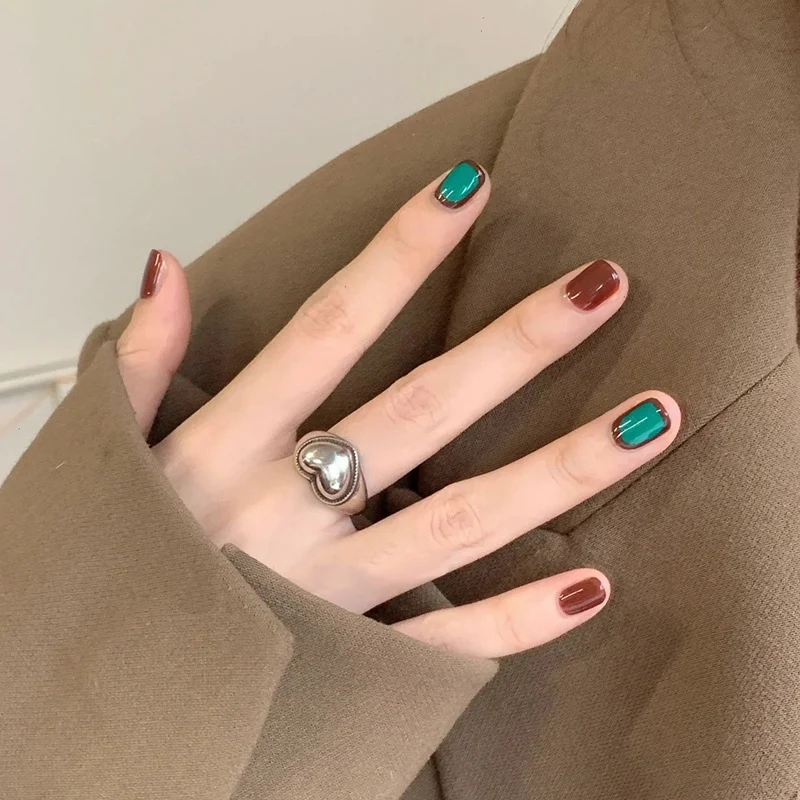 Dekoratives Press-On Nagelkunst-Set Karnz