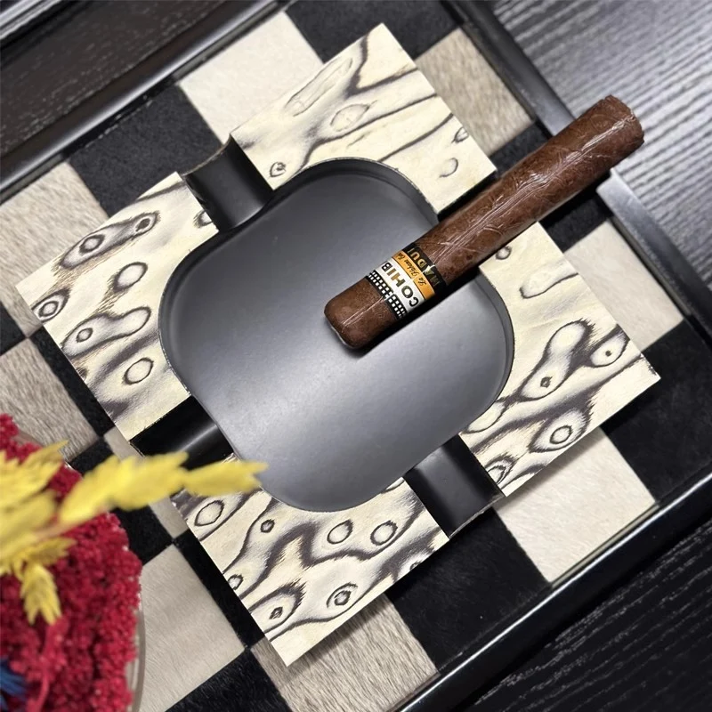 Künstlerischer von Marmor inspirierter Aschenbecher