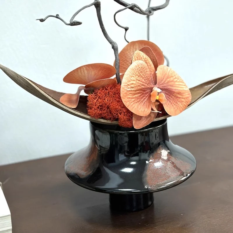 Künstlerische handgefertigte Terrakotta-Vase