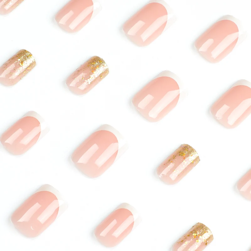 Glamouröse Nagelverlängerungen mit glitzerndem Akzent Karnz