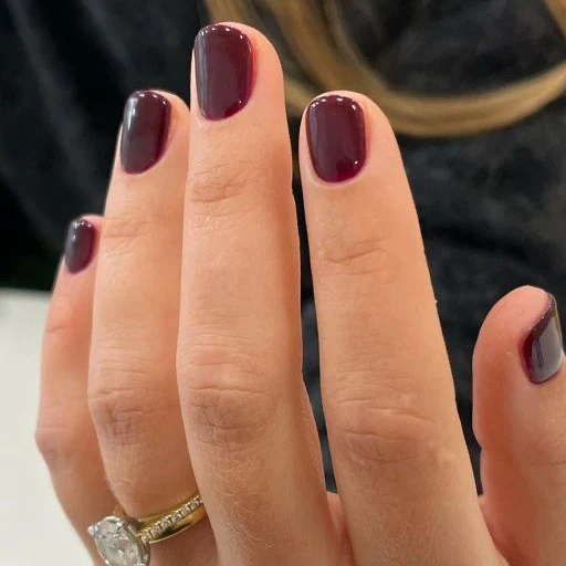 Glamouröse Nagelkunst mit Hochglanz-Finish Karnz
