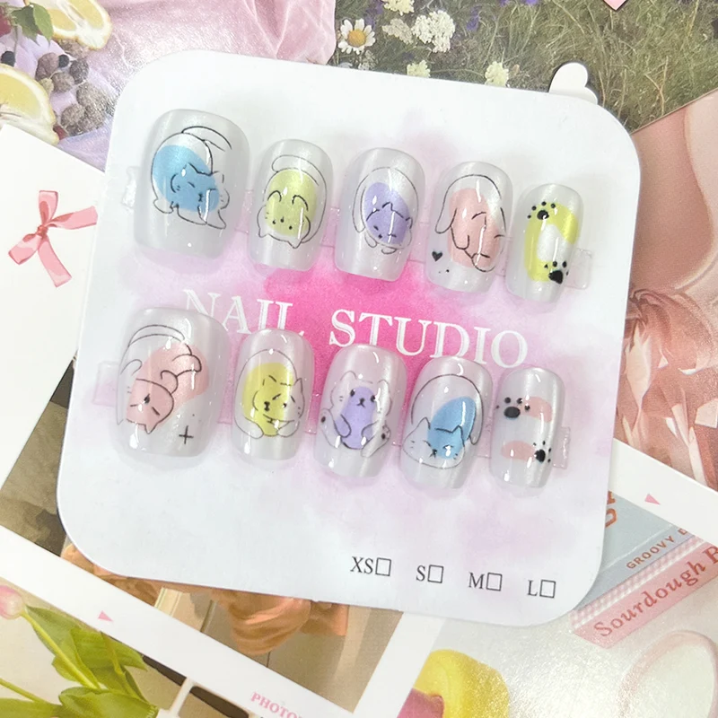 Verspielte Nagelkunst mit Katzenmotiven Karnz