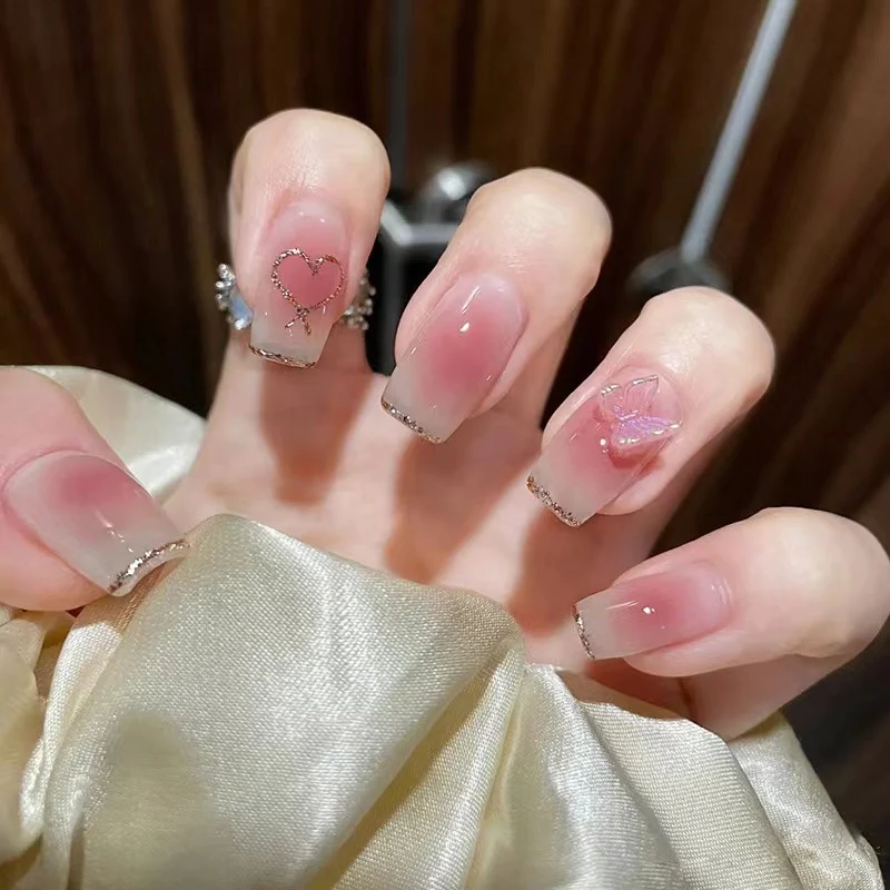 Trendige Stiletto-Nägel Karnz