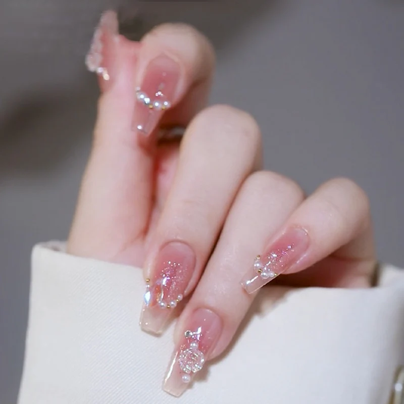 Trendige Stiletto-Nägel Karnz