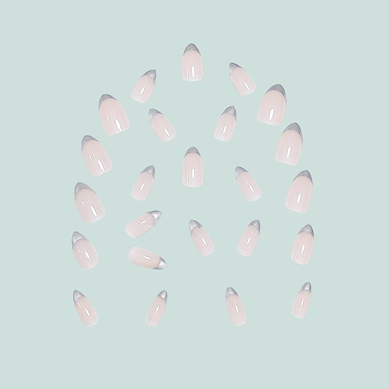 Stylische Nagelspitzen Karnz