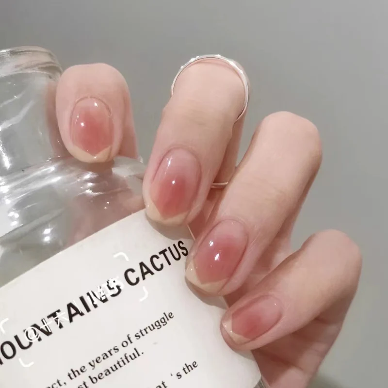 Natürliches Nageldesign Karnz