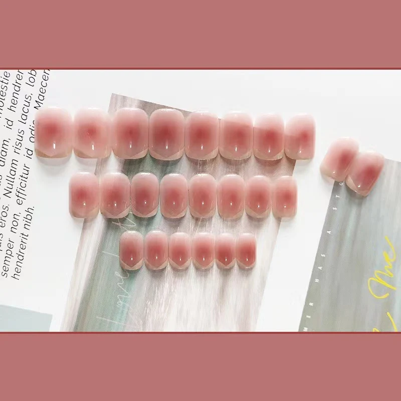 Natürliches Nageldesign Karnz