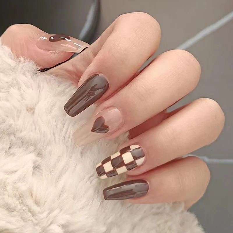 Kunstvolle Stiletto Nagelspitzen Karnz