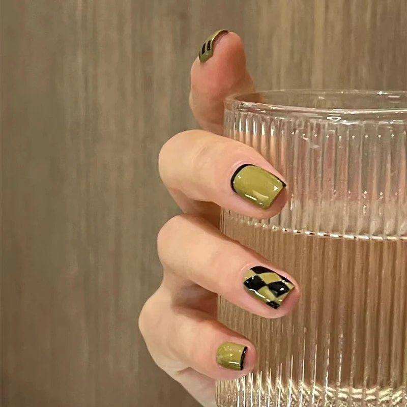 Kunstvolle Stiletto Nagelspitzen Karnz
