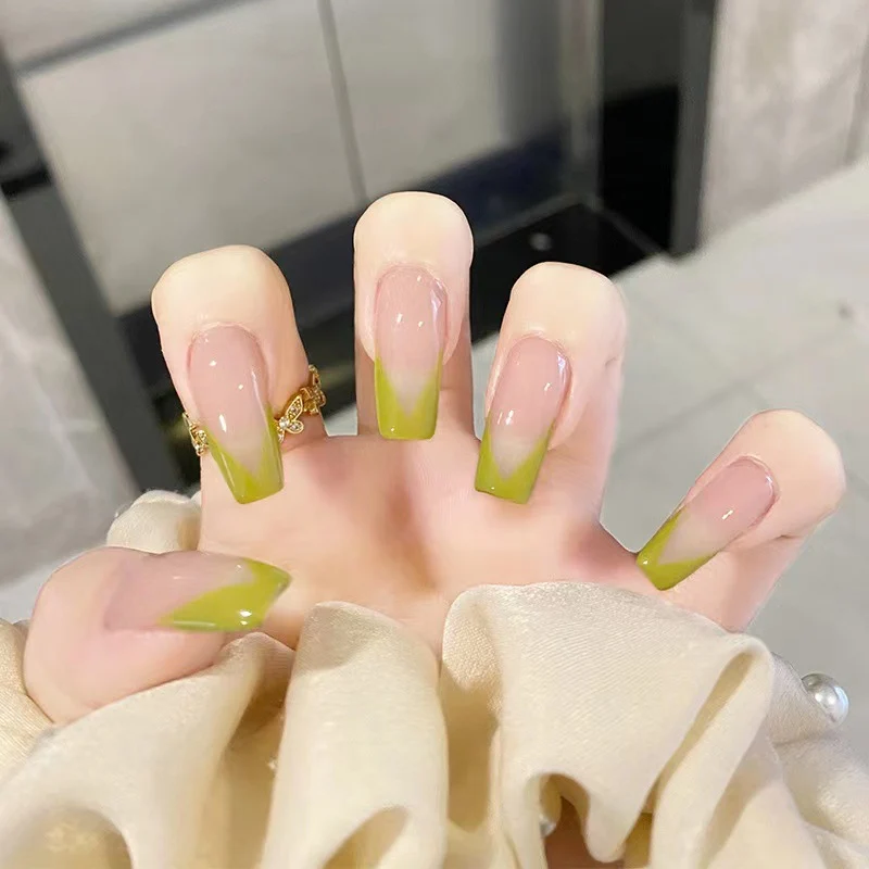 Kunstvolle Stiletto Nagelspitzen Karnz