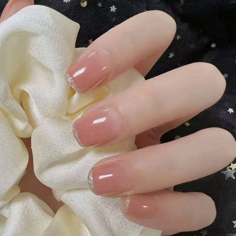 Kunstvolle Stiletto Nagelspitzen Karnz