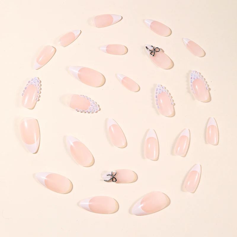 Elegante Perlenakzentuierte Stiletto Nagelkunst Karnz