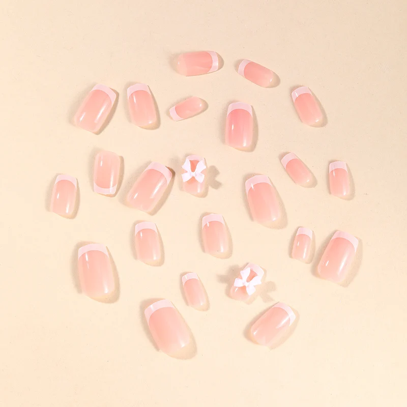 Elegante French Tip Nagelkunst mit Bow Verzierungen Karnz