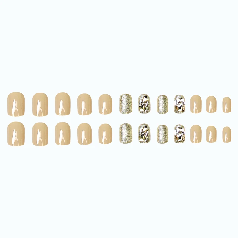 Kunstvolle Nail Art mit Glitzer-Akzenten Karnz