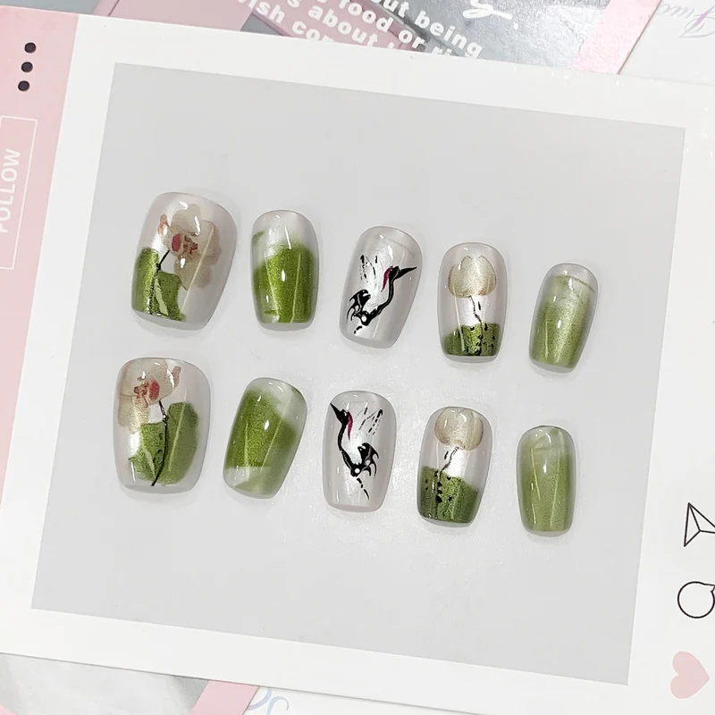 Kunstvolle Nail Art mit floralen Designs Karnz