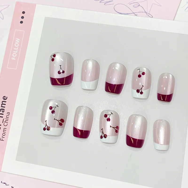 Kunstvolle Nagelspitzen mit Kirsch-Design Karnz