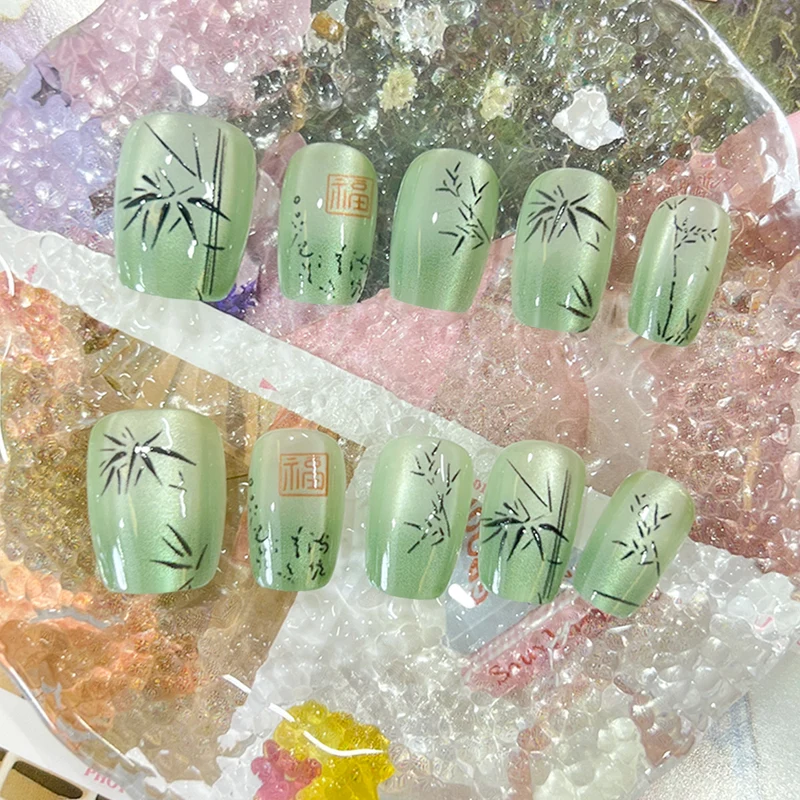 Kunstvolle Nagelspitzen mit Bambus-Motiv Karnz