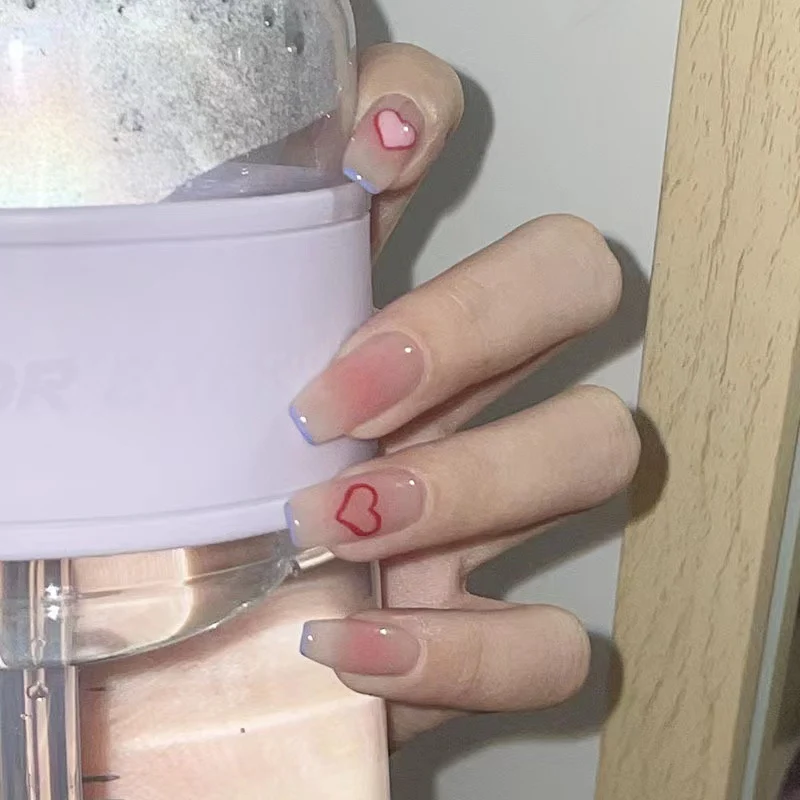 Kunstvolle Nagelmaniküre Karnz