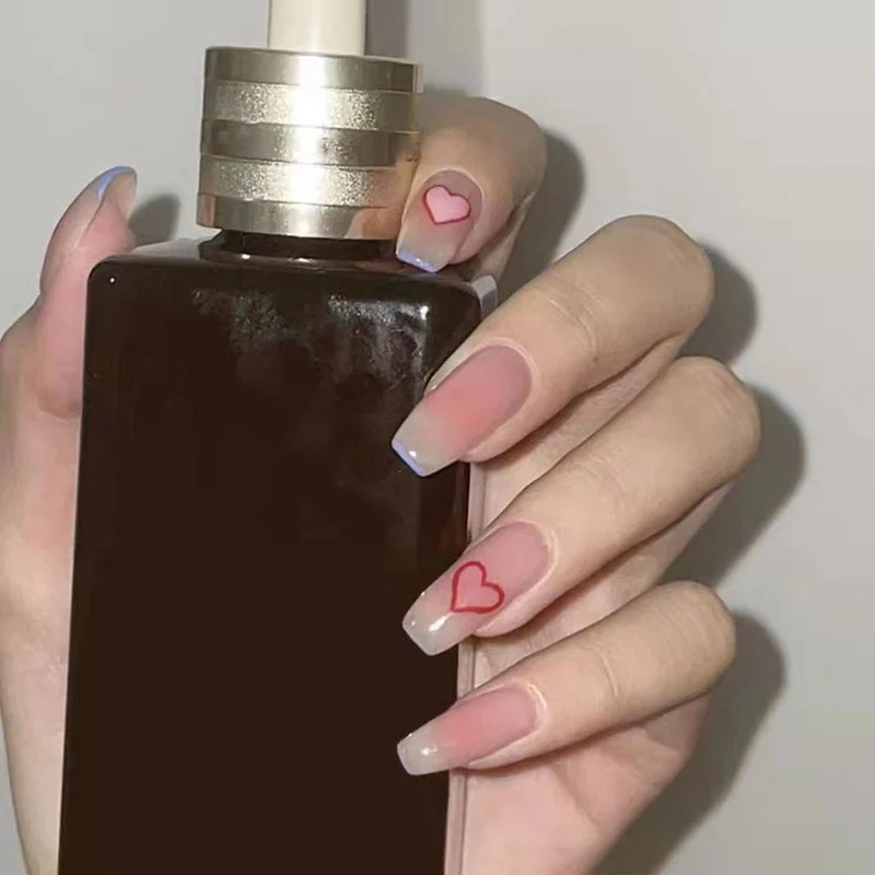 Kunstvolle Nagelmaniküre Karnz
