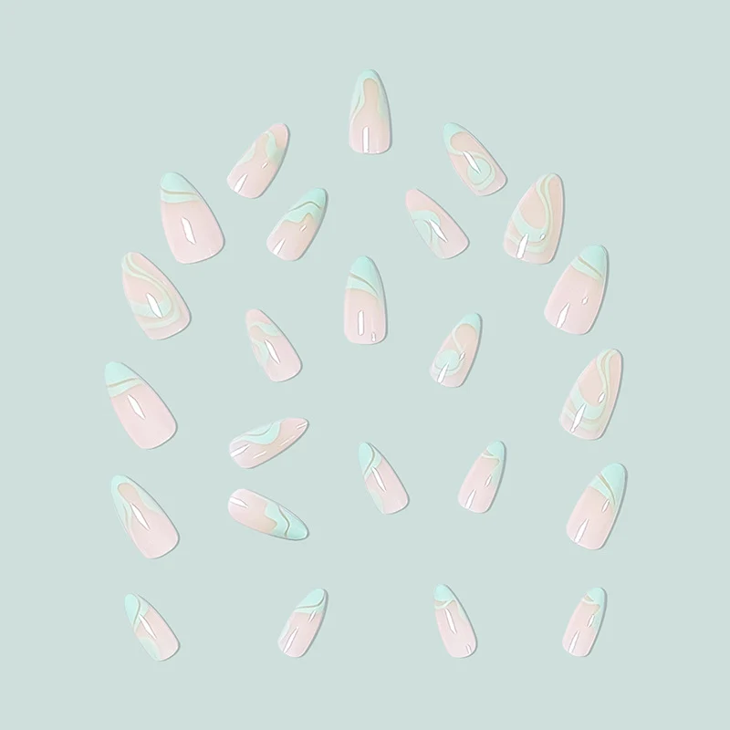 Kunstvolle Nageldesign mit geschwungenen Linien Karnz