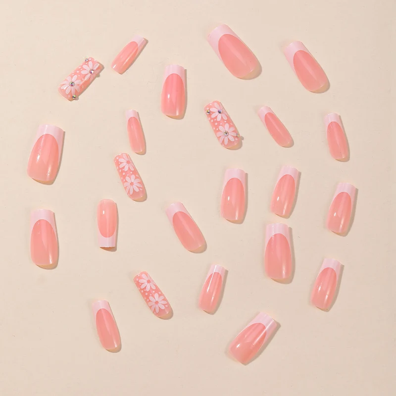 Elegante florale Akzent-Nagelkunstverlängerungen Karnz