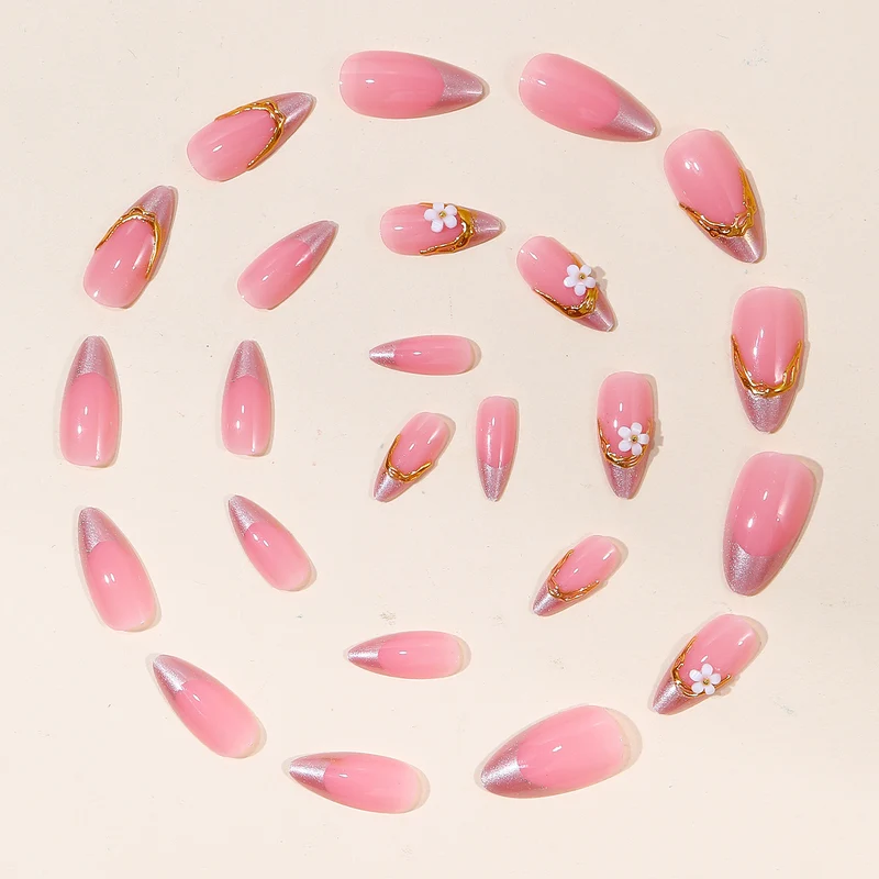 Elegante dekorative Nagelkunst Karnz