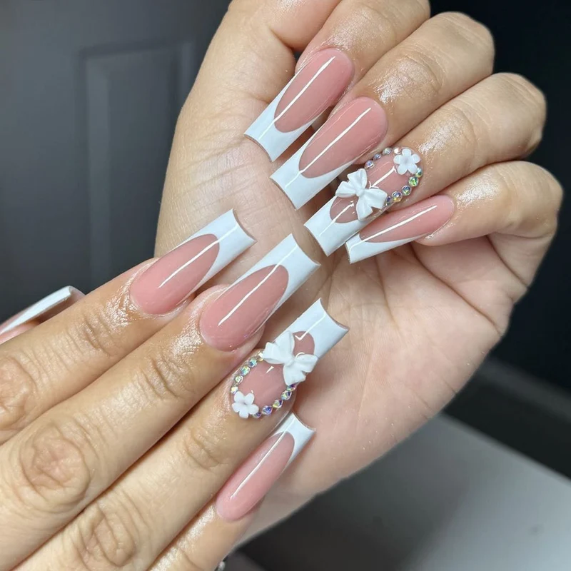 Elegante 3D-Blumenakzent-Nagelkunstverlängerungen Karnz
