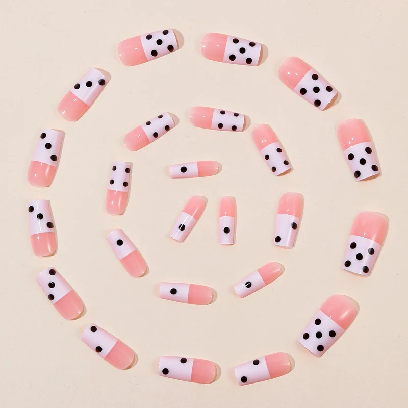 Dekorative Polka Dot French Tip Nagelverlängerungen Karnz