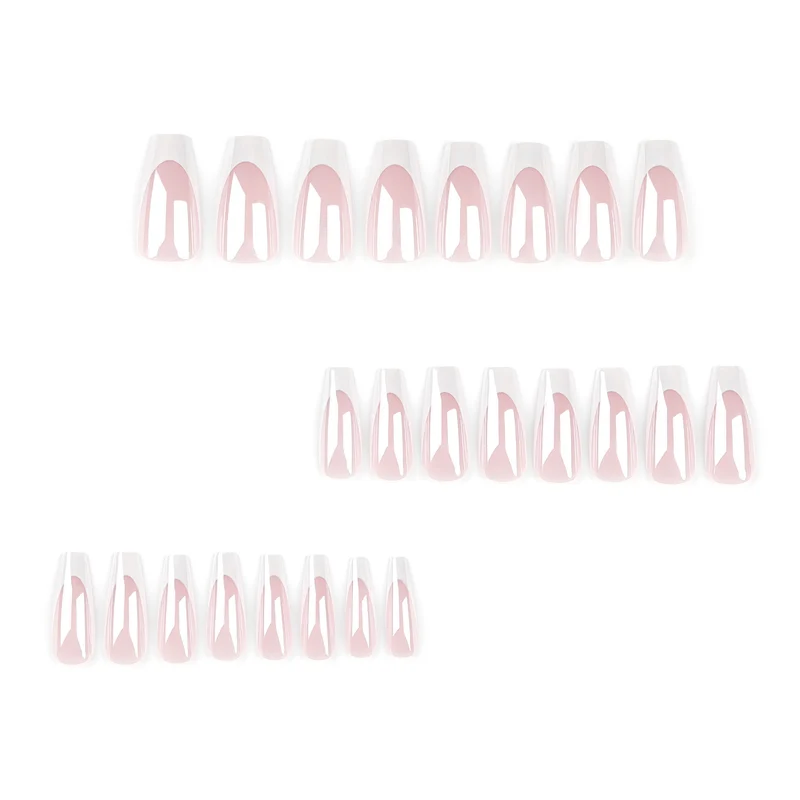 Elegante Nagelverlängerungen mit Hochglanz-Finish und präzisem French-Tip Karnz