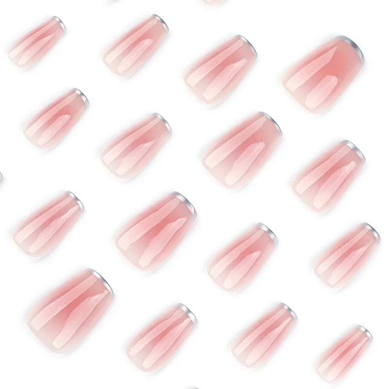 Elegante Nagelverlängerungen mit durchscheinendem French-Tip Karnz