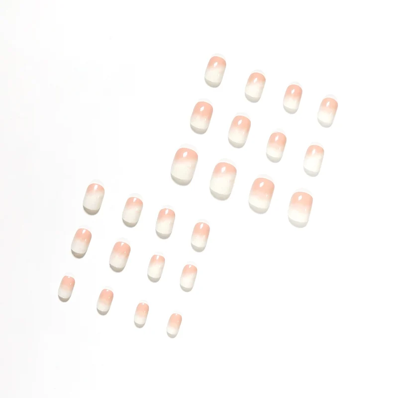 Elegante Nagelverlängerungen im modernen Ombre-Stil Karnz
