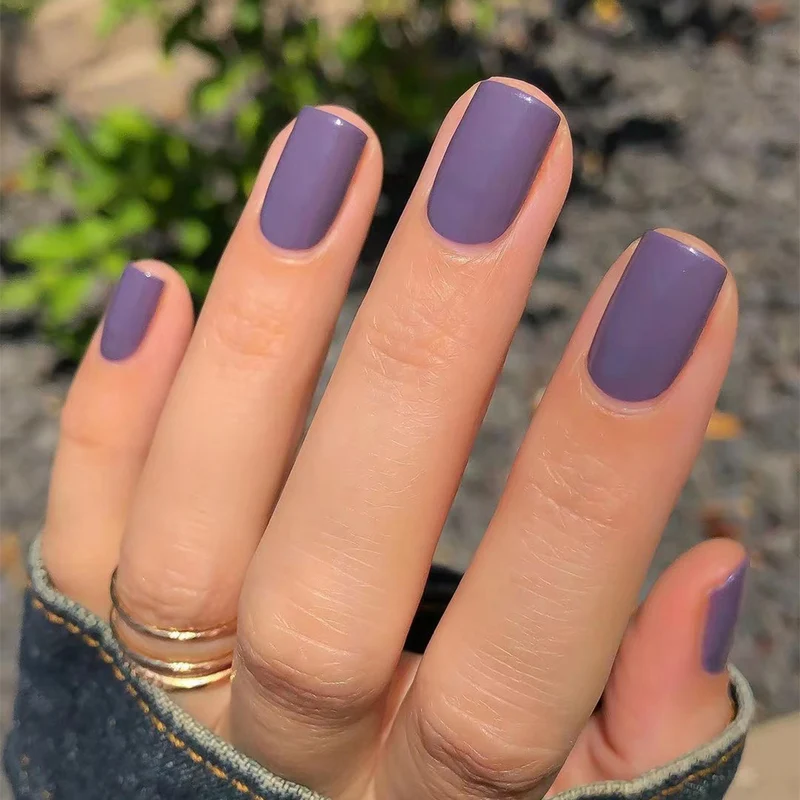 Elegante Nagelkunst mit Glanzfinish Karnz
