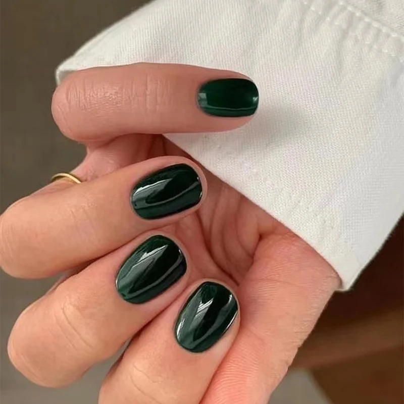 Elegante Nagelkunst mit Glanzfinish Karnz