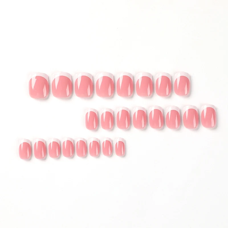 Elegante Nagelkunst mit French Tip Design Karnz