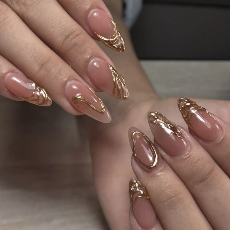 Elegante Nagelkunst im maritime Design mit Glitzer und 3D-Akzenten Karnz