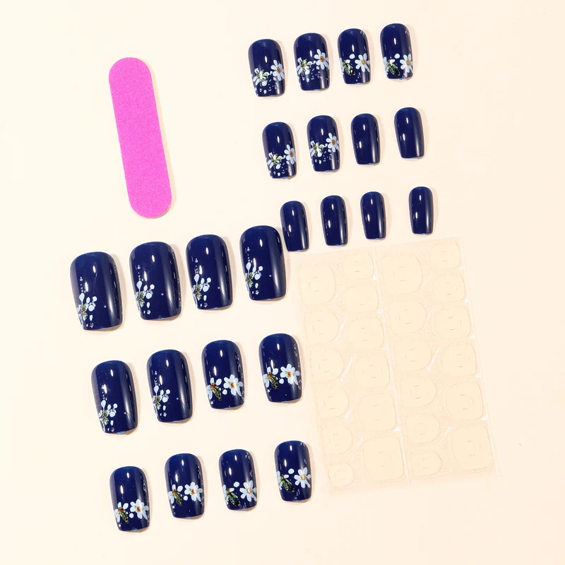 Dekoratives Floral Nagelkunst Set Karnz