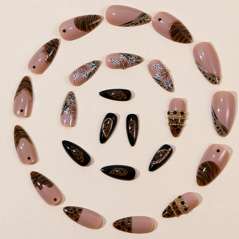 Dekorative 3D Stiletto Nagelkunst Extensions Karnz