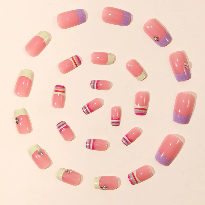 Dekorative 3D Französische Tipp Nagelkunstverlängerungen Karnz