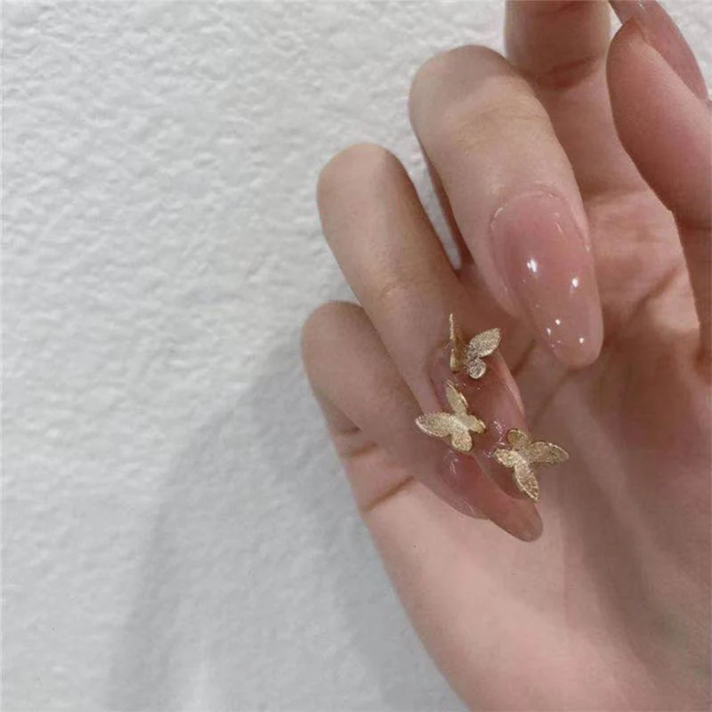 Elegante Kunstnägel mit Schmetterlingsmotiv Karnz